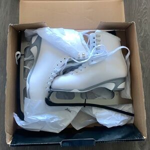 Fleece lined skates cameo by Jackson 9 2/3 size 8
